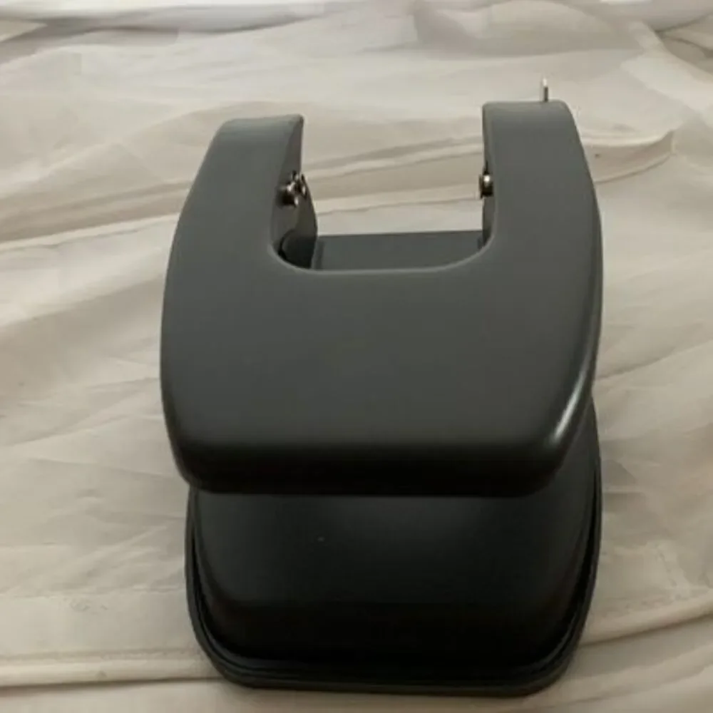 Staples Heavy Duty 2-Hole Punch